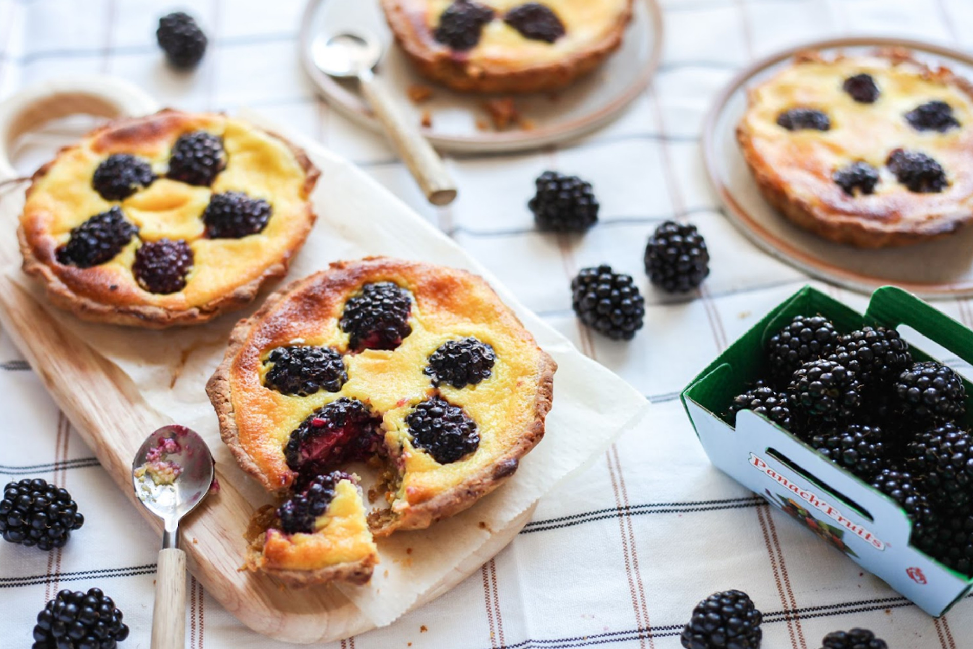 Tartelette à la faisselle et aux mûres